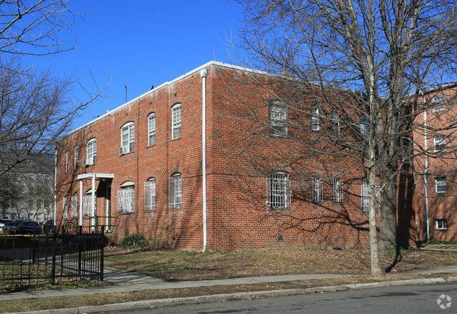 Danbury Apartments