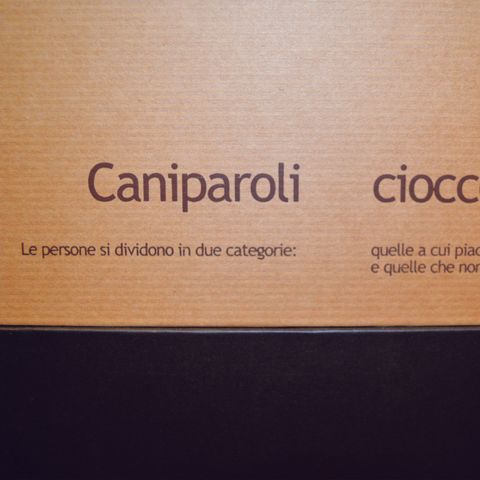 esempio di stampa in lamina a caldo, stampa a caldo Caniparoli cioccolateria. Scatola per cioccolatini.
