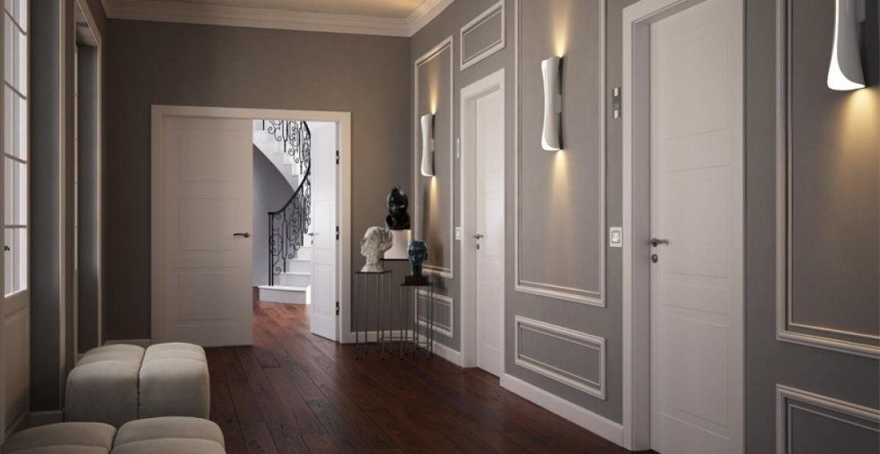 Salone elegante con porta bianca