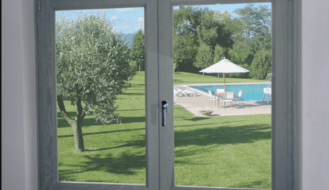 Finestra con vista su giardino
