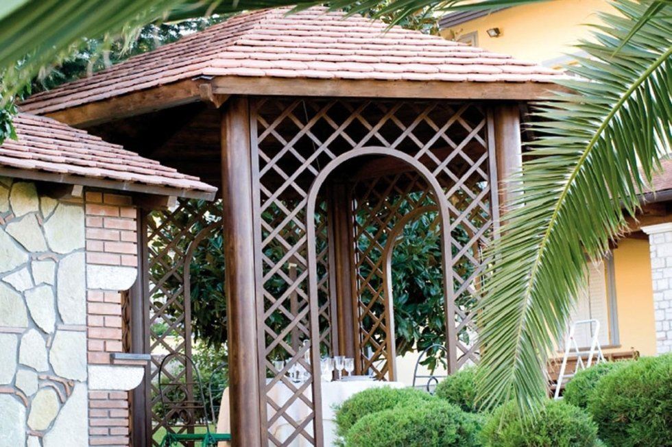 Gazebo esterno in legno