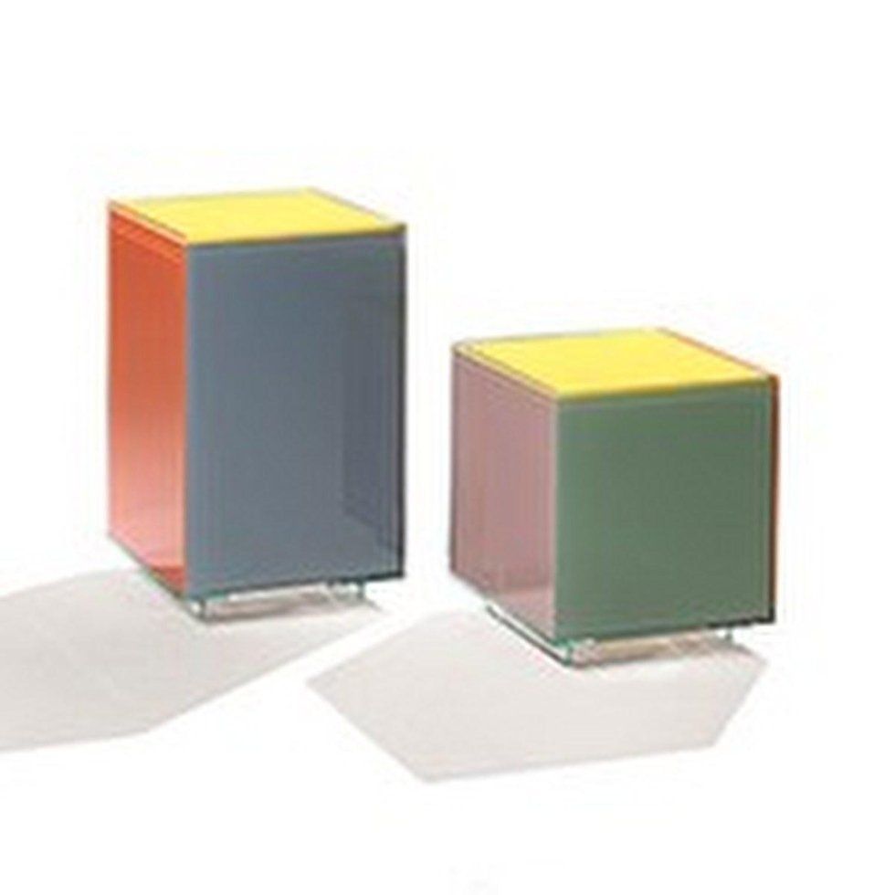 Mobili di design cubici con facce colorate