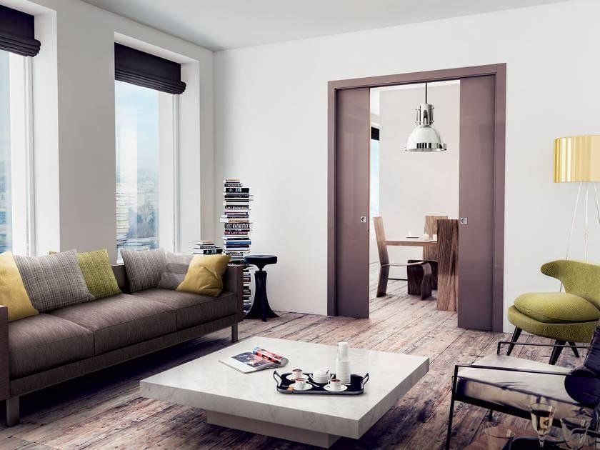 Salotto moderno con tavolo bianco e porta scorrevole