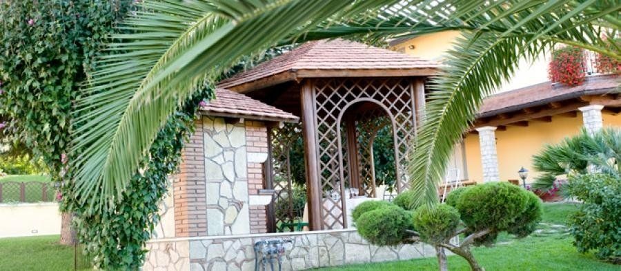 Gazebo esterno in legno