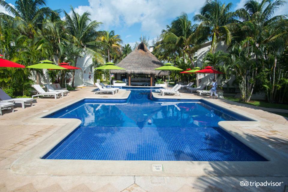 Laguna Suites Golf & Spa Pool — Orlando, FL — Pro Vacation Group