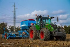 mezzo per lavori agricoli e bonifiche di campi