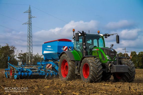 macchinario agricolo per bonifiche ambientali e livellamento terreno