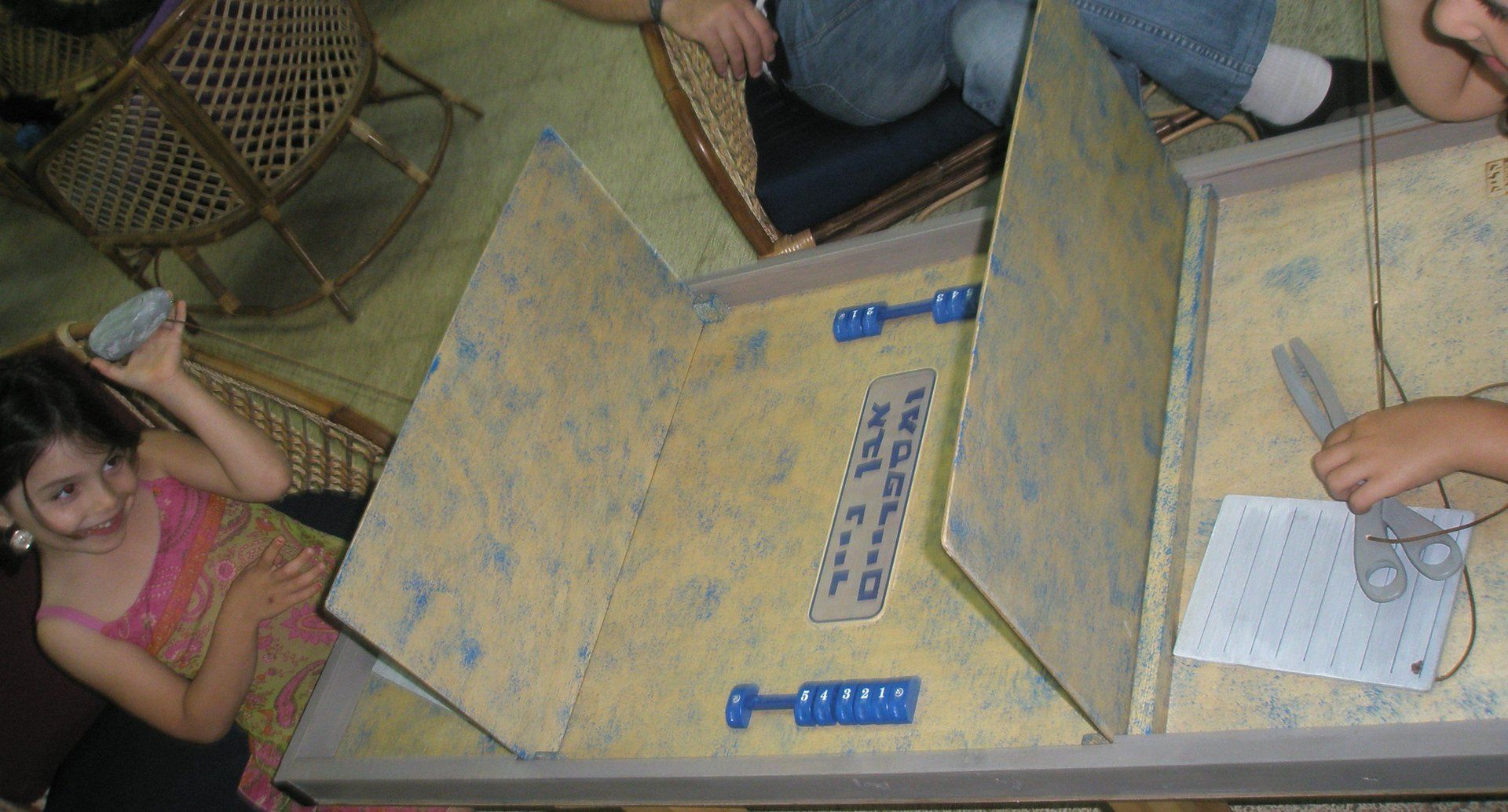 אבן נייר ומספריים