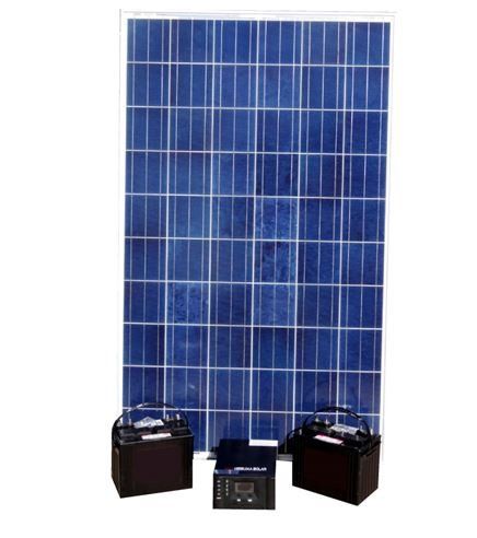 Panel solar azul con dos baterías negras y un pequeño controlador de carga sobre un fondo blanco.