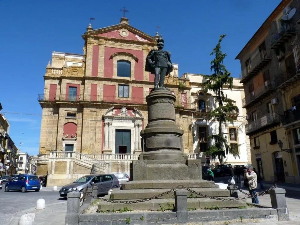 Edificio storico in pietra di Sabucina