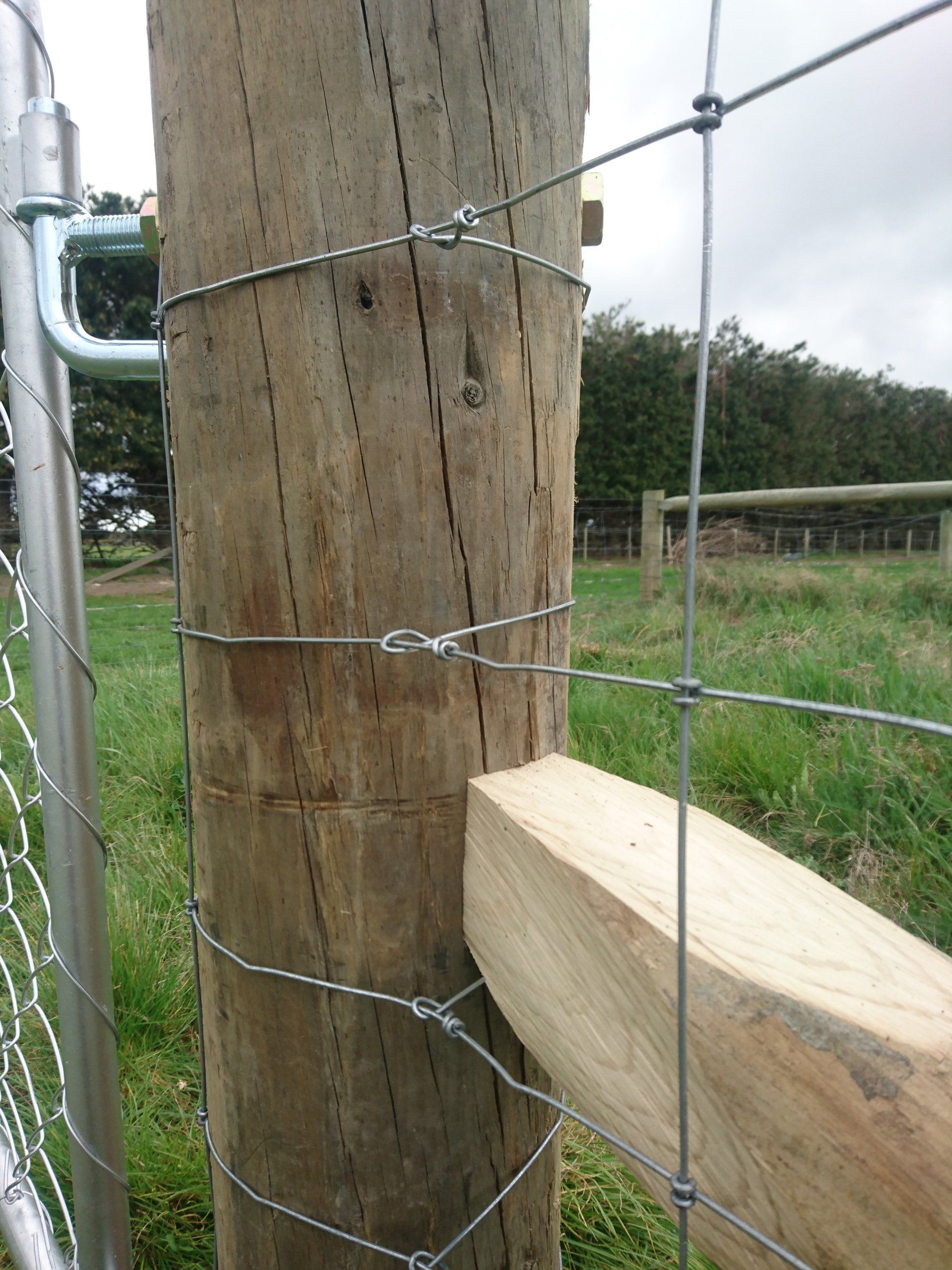 Netting fence Sheep fence Cattle fence Farm fence