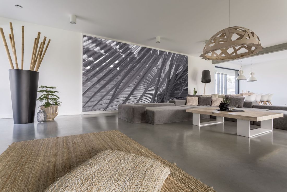 soggiorno con decorazione murale in bianco e nero