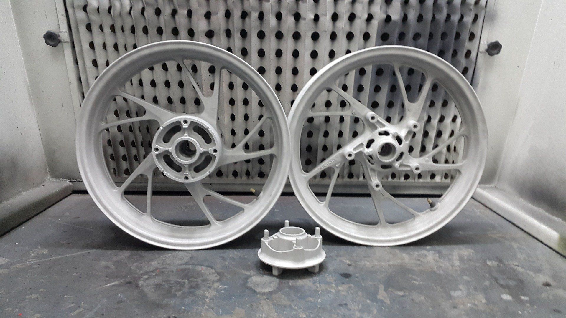 Pintura de Motos e Quadriciclos Nacionais e Importados, Pinturas para Quadro, Motor, Rodas, Balança, Carenagens e Tanques. 