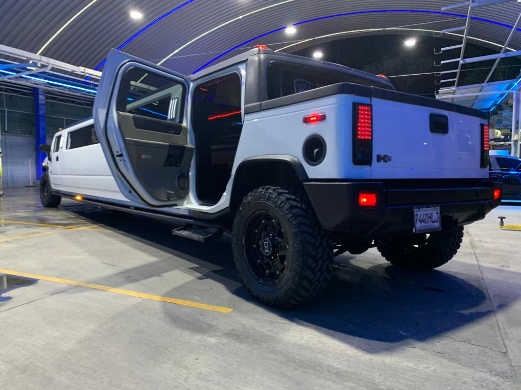 Limosina Hummer III para celebraciones en Guatemala