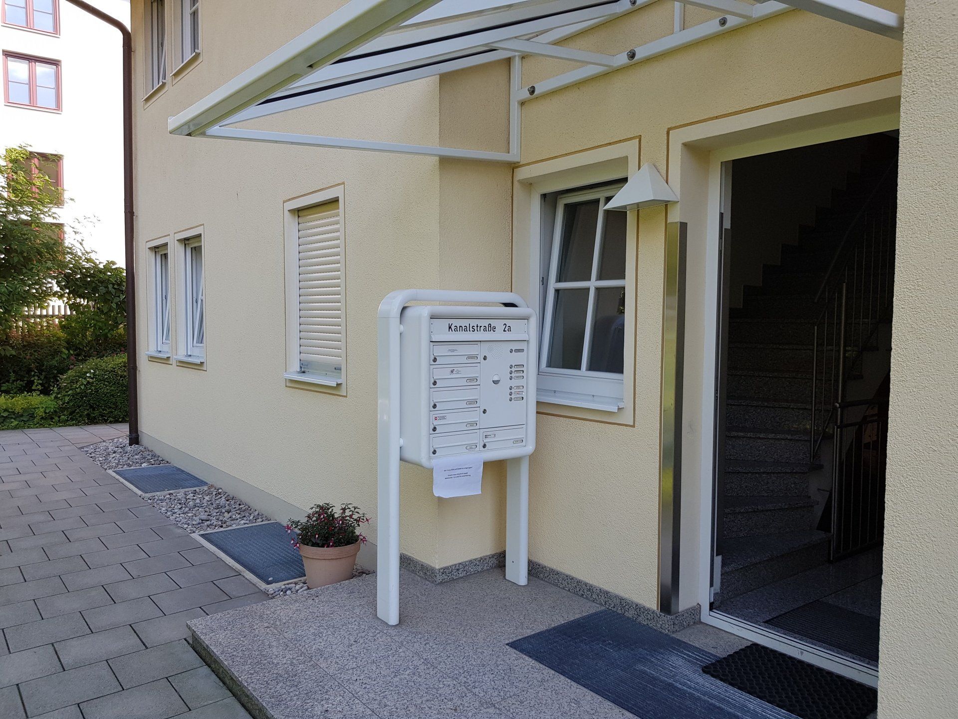 Eingang, Kanalstraße 2A