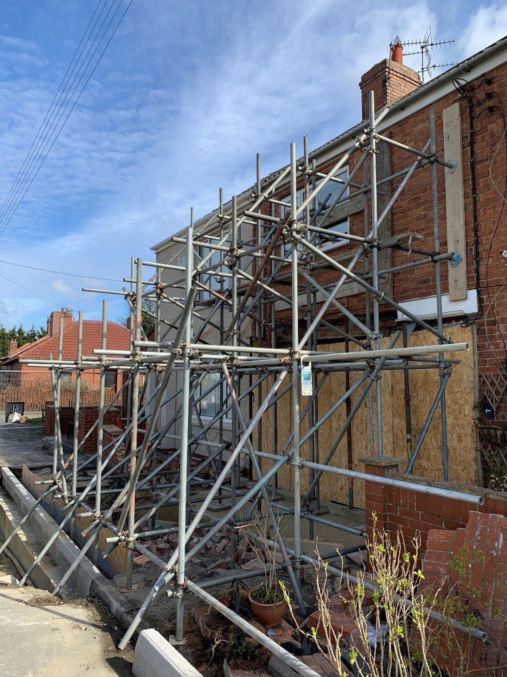 Small buttress scaffold
