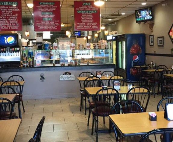dining area — Pizza delivery in New port Richey, FL