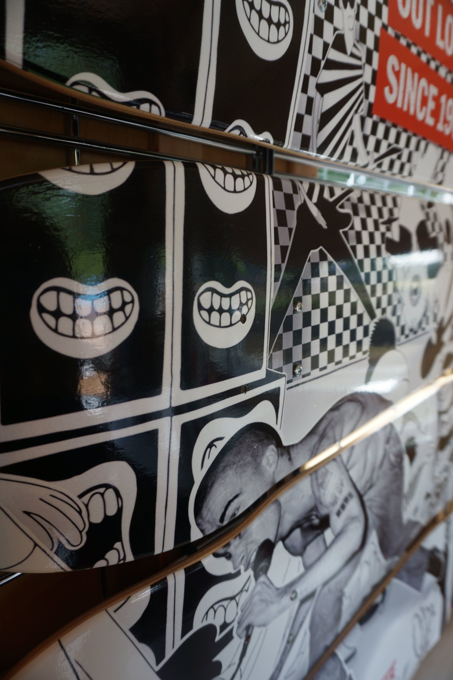 A black and white drawing on a wall with a red sign that says sing