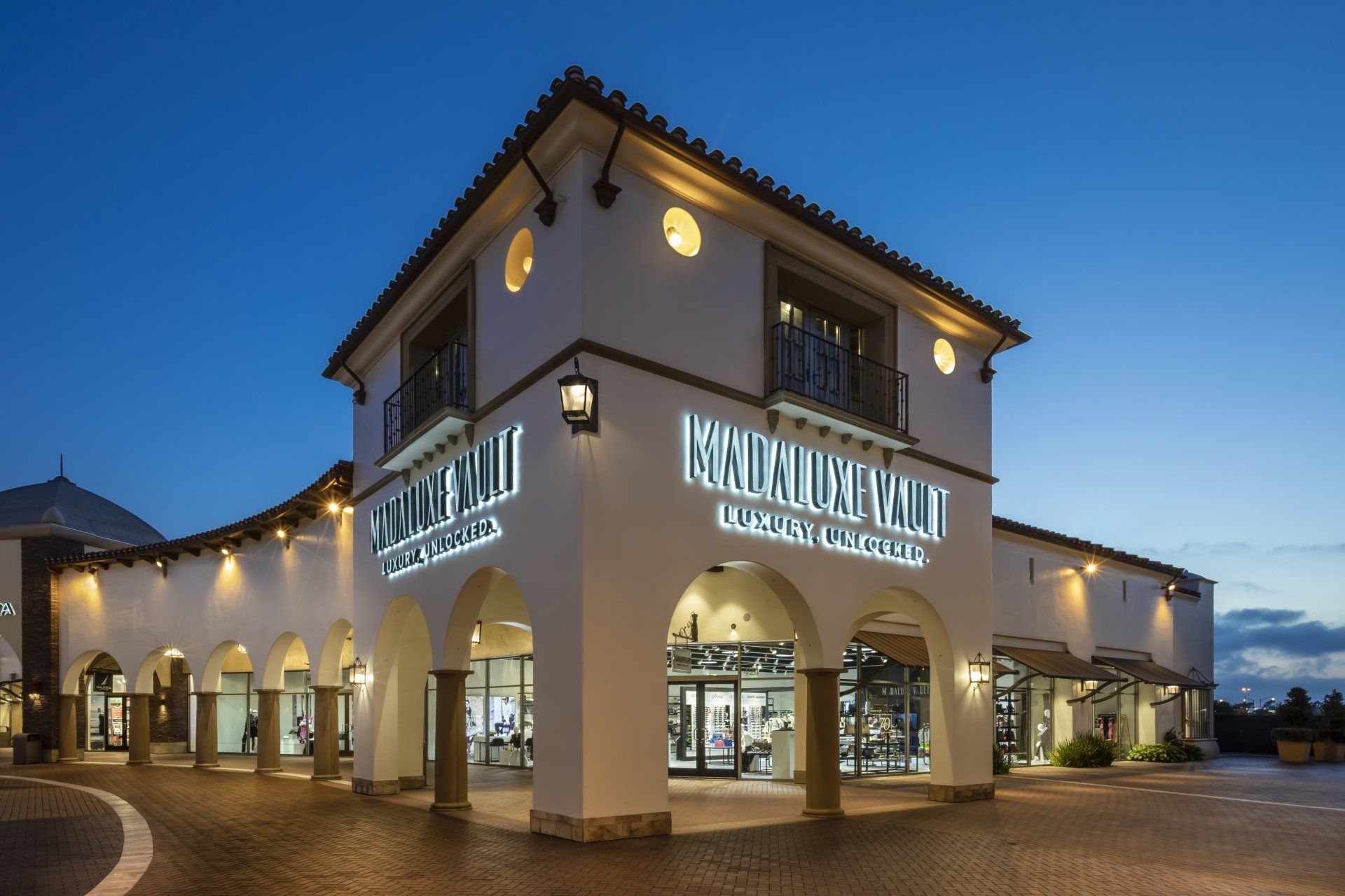 A large white building with arches and a sign that says international outlet