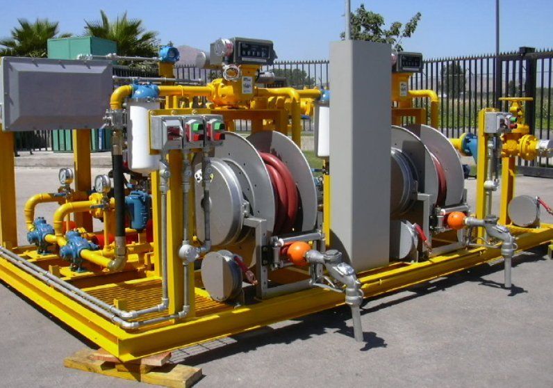 Skid para despacho de combustible con caudalímetro Liquid Controls