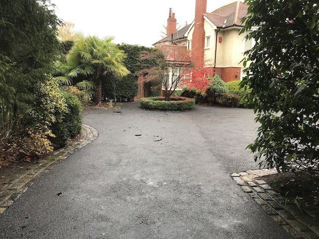 A Cheshire Paving Company tarmac driveway in Wilmslow, Cheshire