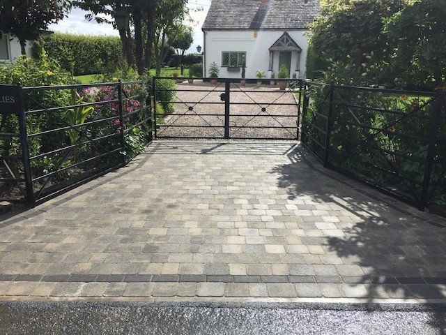 Block paving driveway by Cheshire Paving Company Knutsford