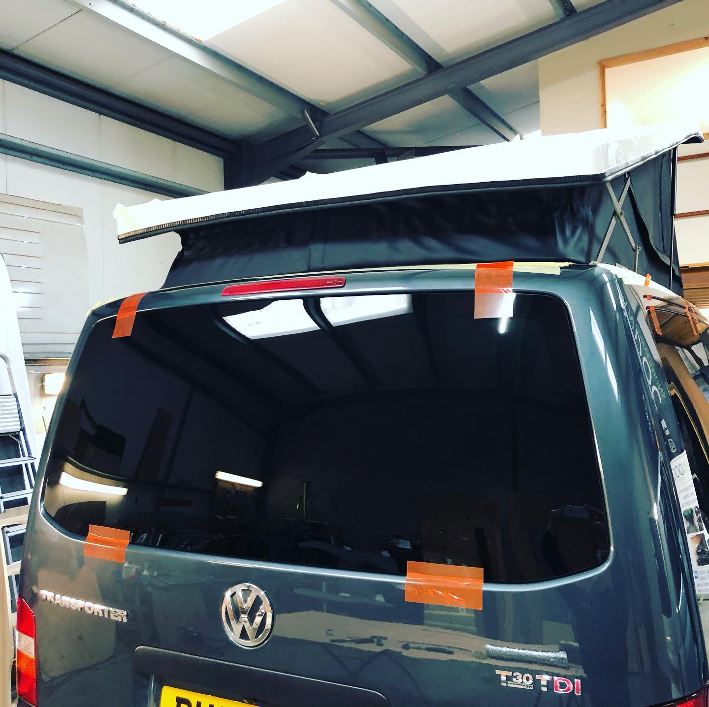 Tailgate window fitting