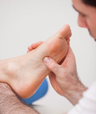 reflexologist massaging the foot of his patient subiaco podiatry reflexologist massaging the foot of his patient