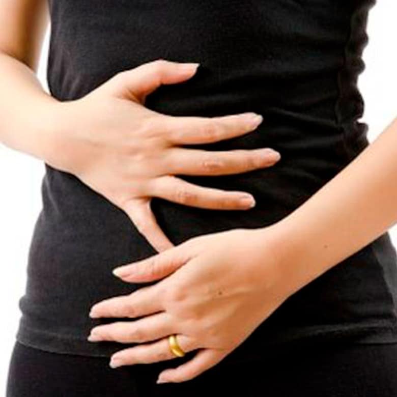Ilustração de paciente apresentando dor abdominal associada a endometriose profunda do aparelho digestivo