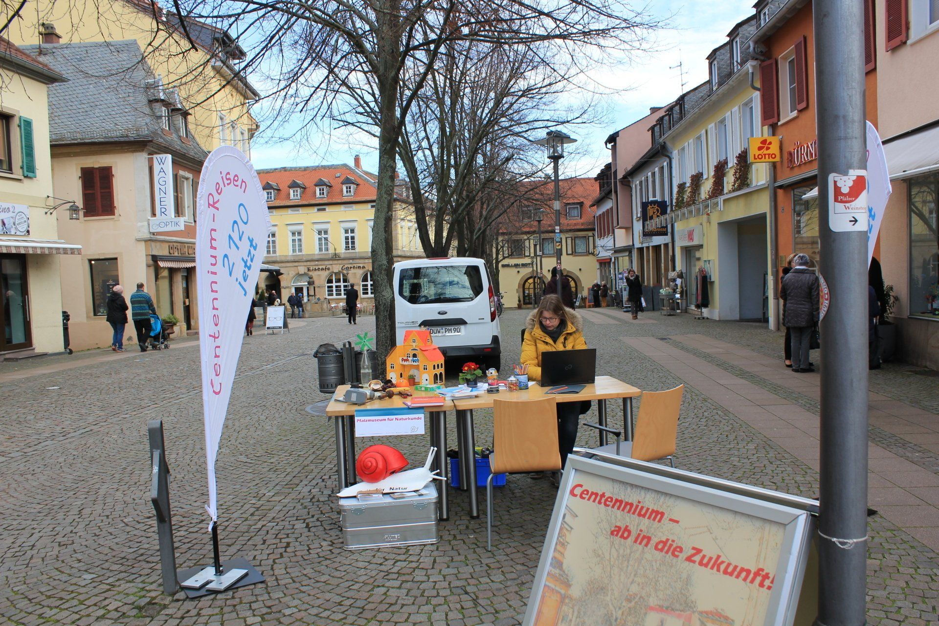 Das Centennium-Reisebüro auf dem Römerplatz