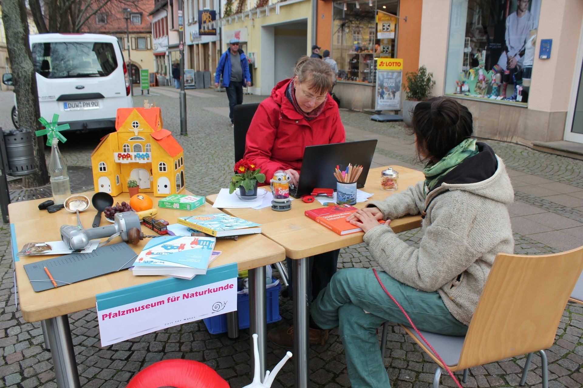 Das Centennium-Reisebüro auf dem Römerplatz