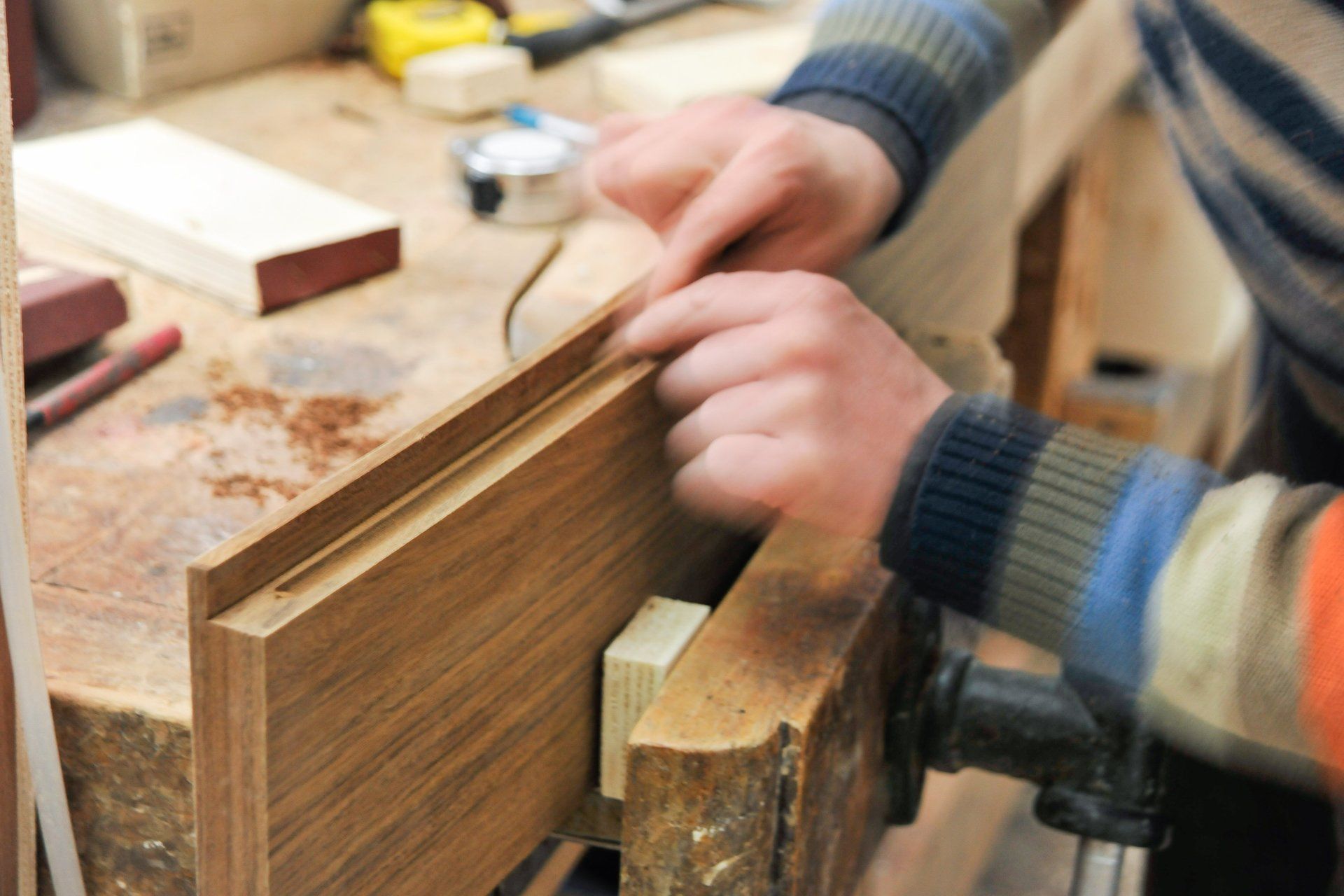 Artigiano del legno specializzato
