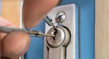 Lockpicker Fixing Door Handle - Commercial Lock Service in Brainerd, MN Lockpicker Fixing Door Handle - Commercial Lock Service in Brainerd, MN