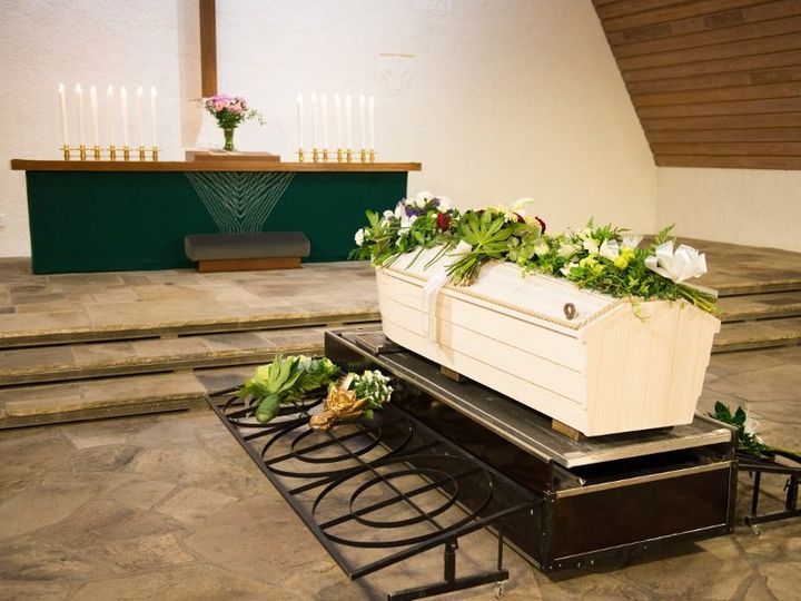 cofano funebre bianco