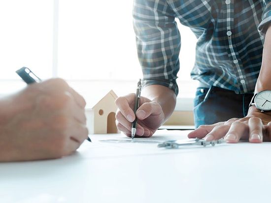 dei progettisti edili al lavoro