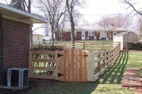 Picket fence - Wood Fences in Lebanon, OH Picket fence - Wood Fences in Lebanon, OH