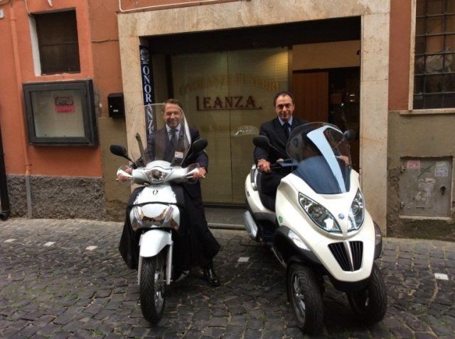 staff di agenzia funebre 4