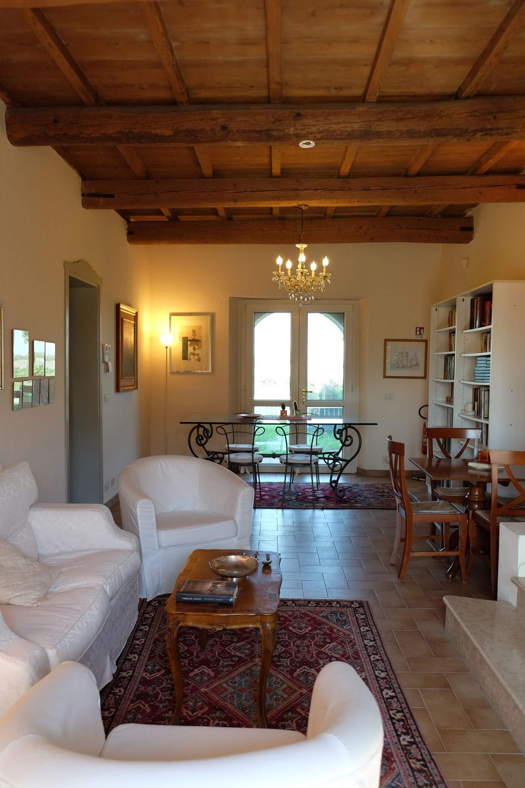 interno della locanda ricavata in una cascina settecentesca