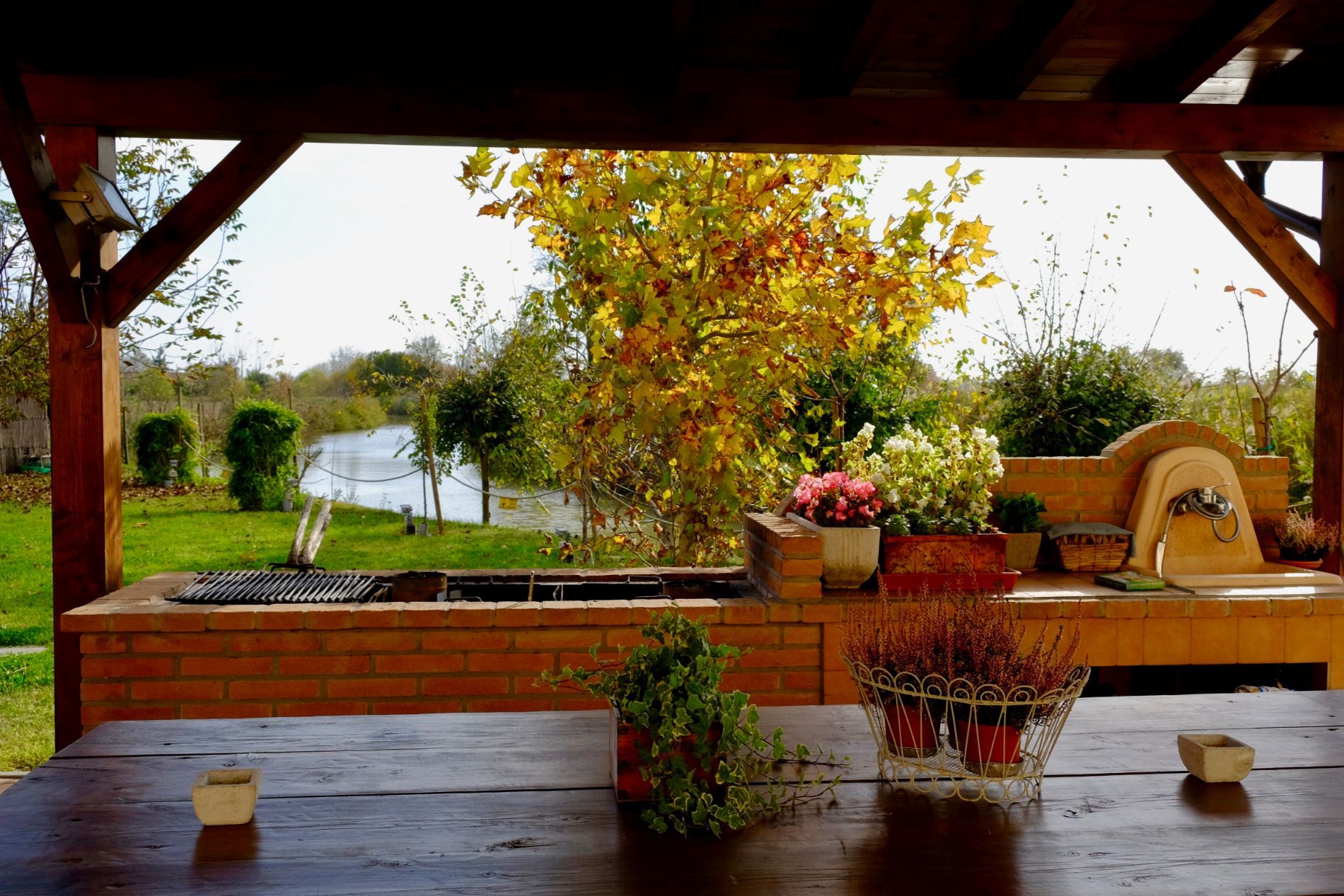 tavolo all'aperto del ristorante tipico ferrarese