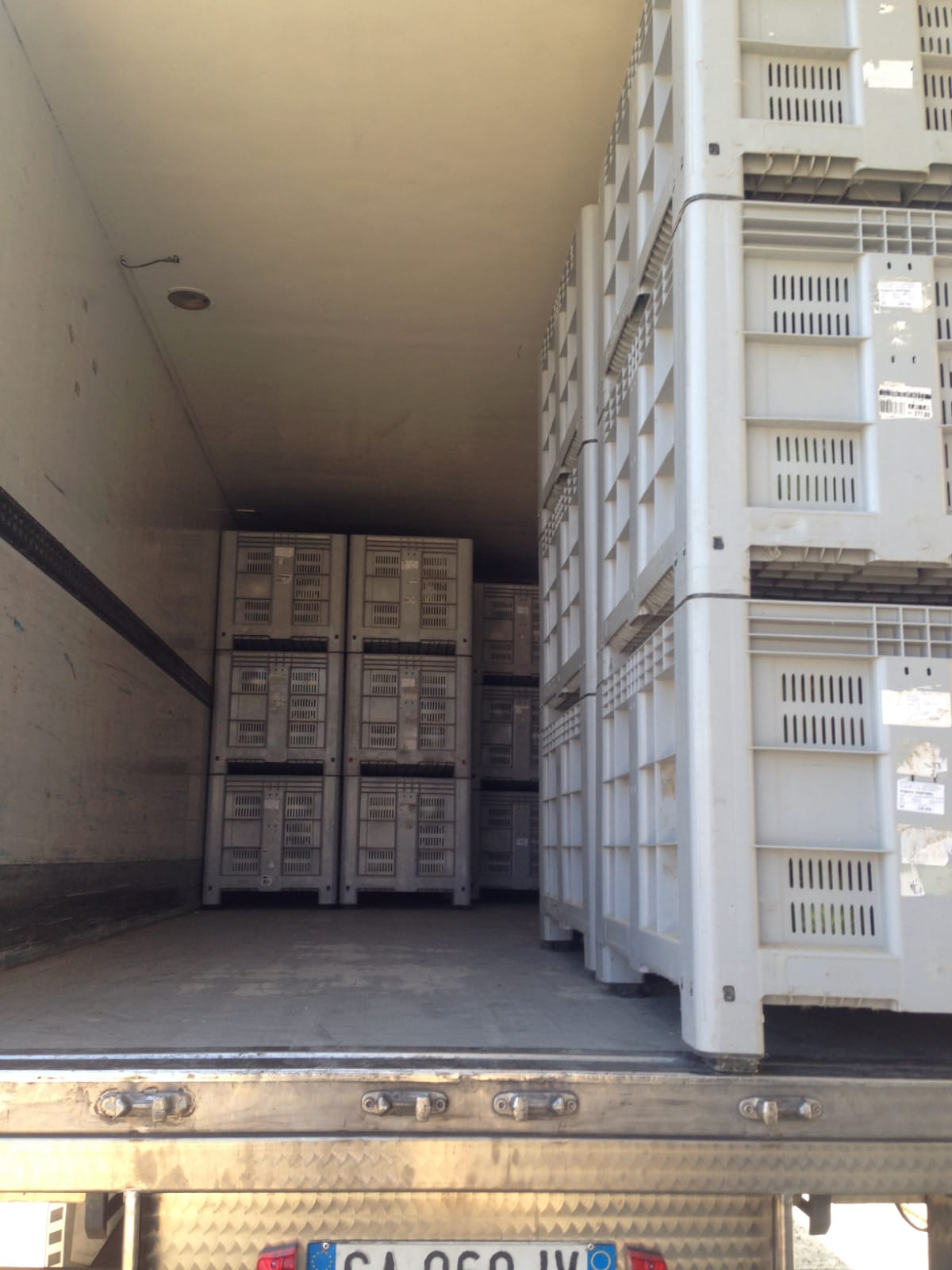 interno di un camion per il trasporto merci