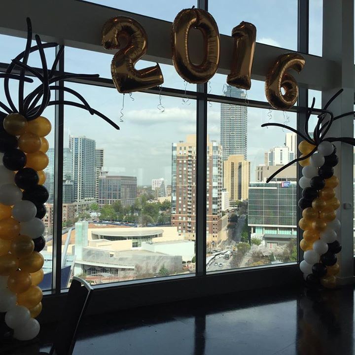 A balloon display with two columns and 