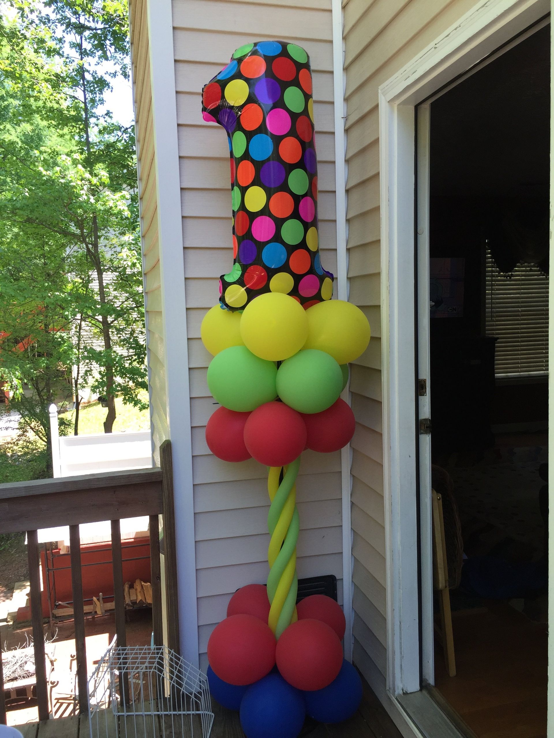 A fun and festive column with a 1 at the top created with balloons.
