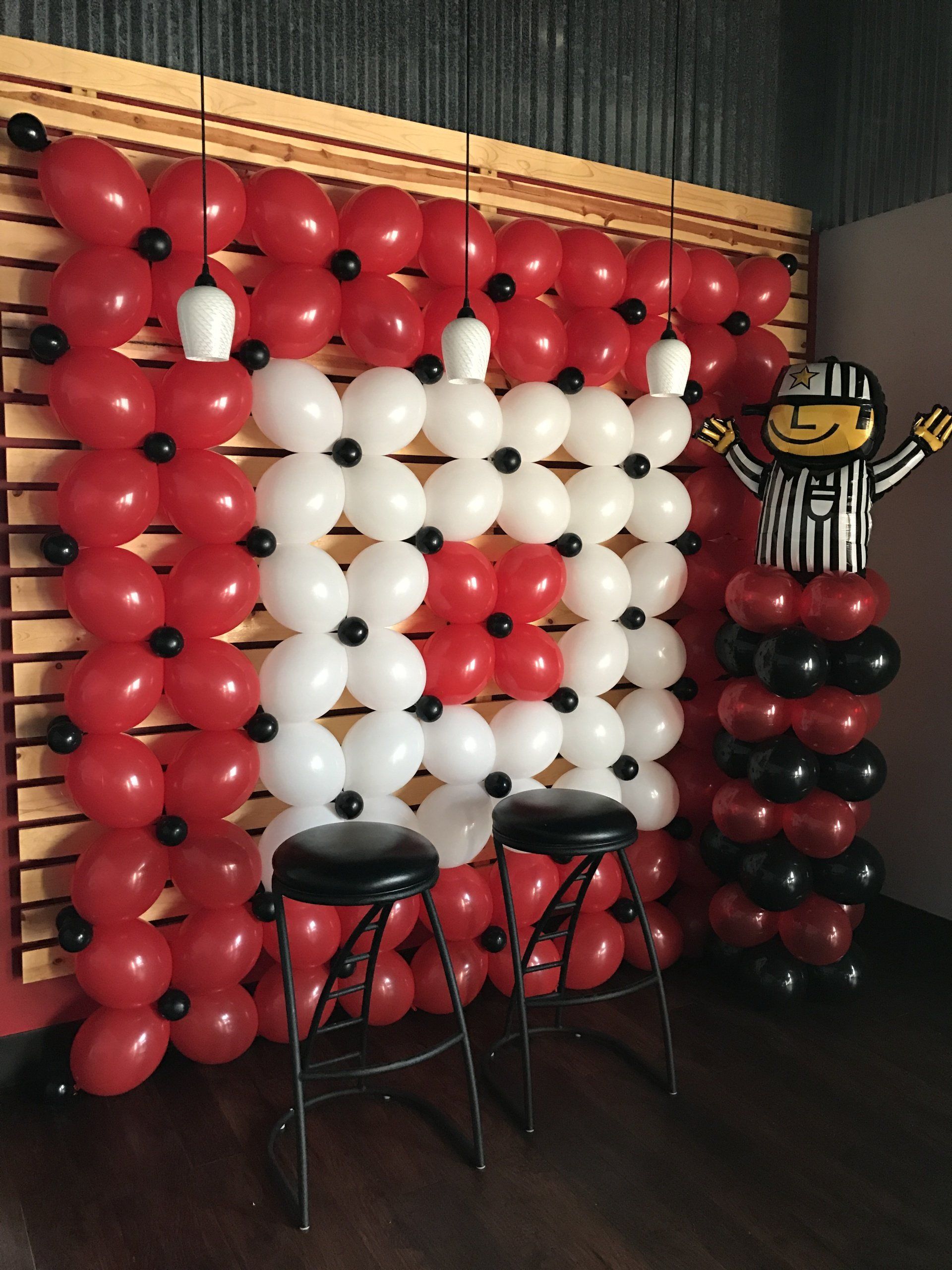 A backdrop created with only balloons in a neat pattern and a column topped with a referee.