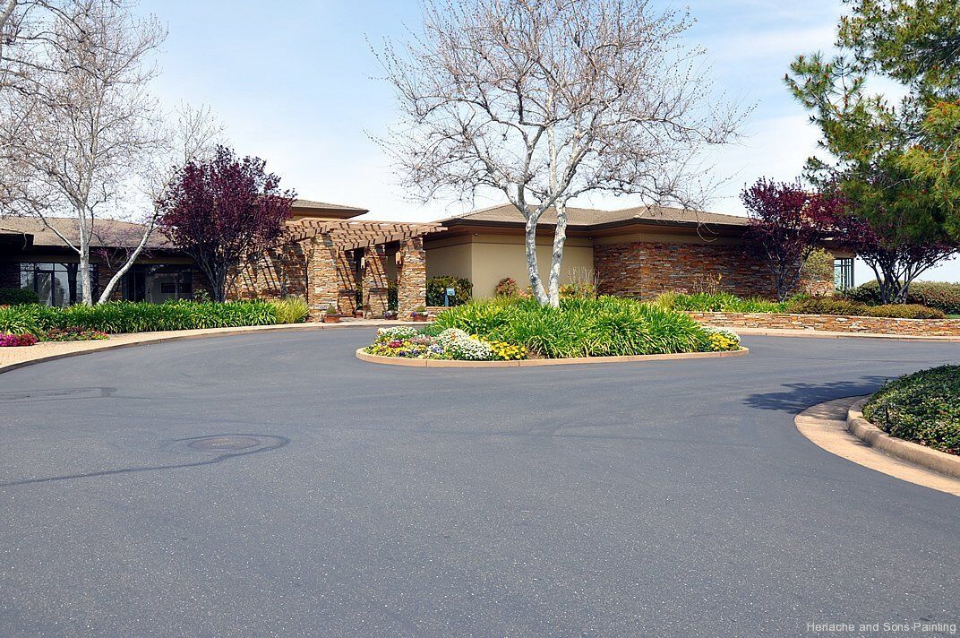 Country Club Building Painter