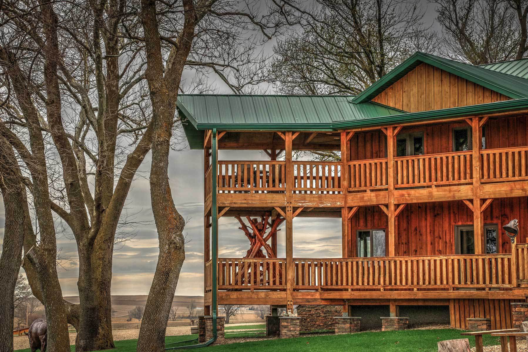 Hole N' The Wall Lodge Meeting Area
