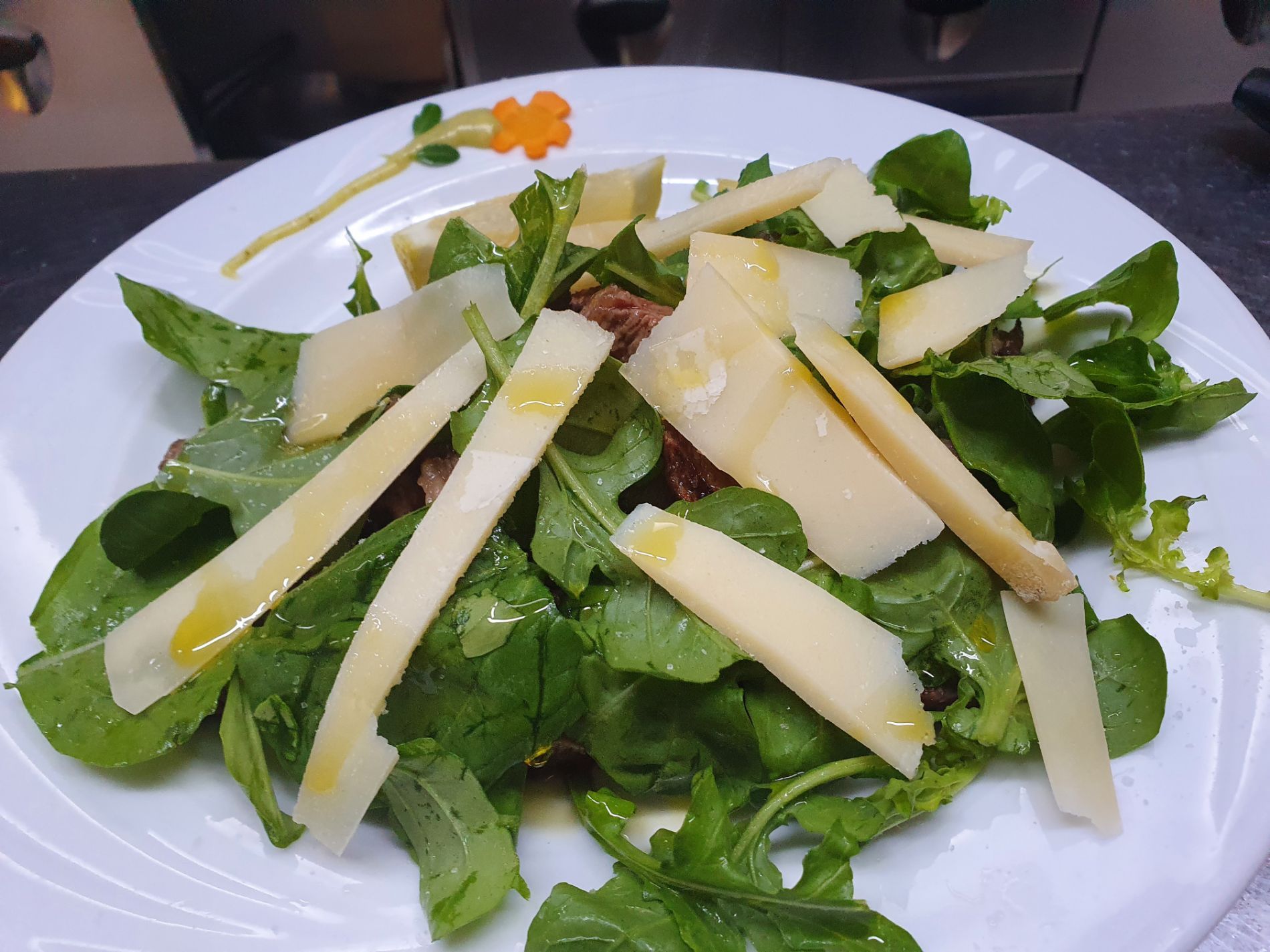 insalata con scaglie di grana