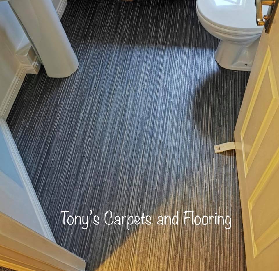 dark vinyl striped flooring grey black that is R10 slip resistant with a cushioned backing for extra comfort lino can be fitted to office, kitchens, hallways, conservatory, bedroom, dining room, cloakroom, utility room,