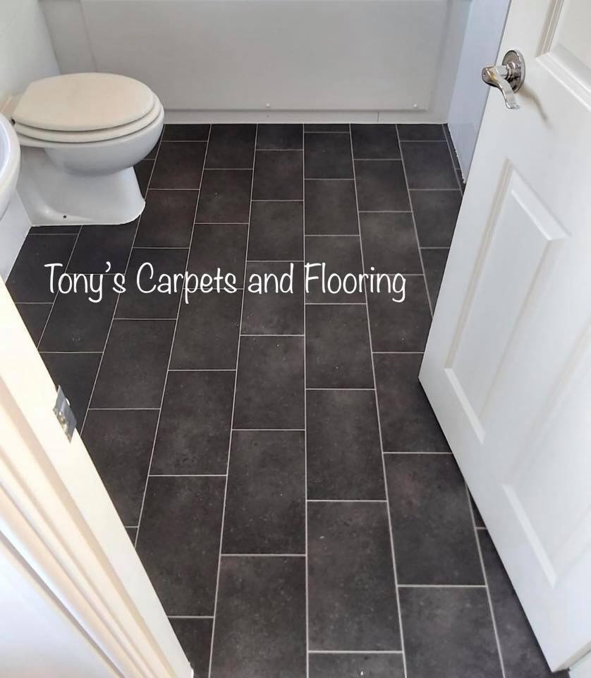 dark slate tile effect vinyl flooring that is R10 slip resistant with a cushioned backing for extra comfort lino can be fitted to office, kitchens, hallways, conservatory, bedroom, dining room, cloakroom, utility room,