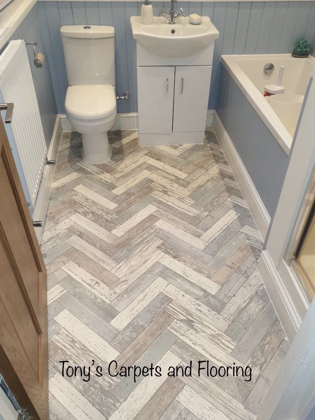 herringbone vinyl flooring that is R10 slip resistant with a cushioned backing for extra comfort lino