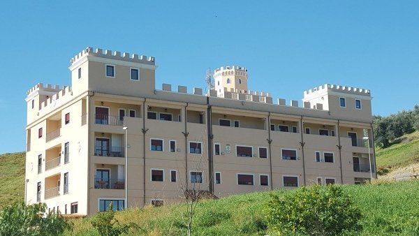 Struttura per la salute e il benessere immersa nel verde